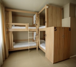 Кровать в 6-местном общем женском номере в Pillow Hostel