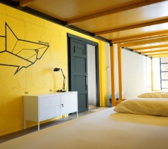 Кровать в общем номере в Monkey Dive Hostel Khaolak