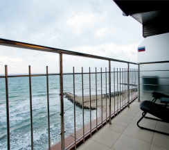 Супериор с балконом и видом на море (одна кровать 160 см, диван 120 см) 3* в Golden hills