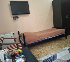 Трехместный номер с двуспальной и односпальной кроватью в Ардо