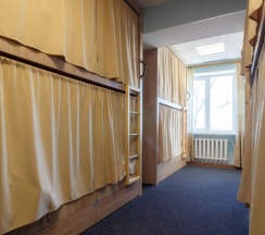 Спальное место в мужском 10 местном номере в Nice Hostel