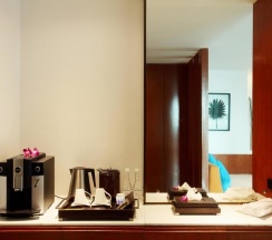 Pool вилла рядом с пляжем в La Flora Resort Patong