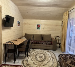 Домик у пруда в Ирбис