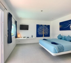 Семейный номер Standard с частичным видом на море в La Perle Luxury Boutique Hotel