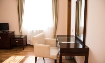 Комфорт 2х местный с двуспальной кроватью и диваном в Алия