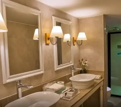 Четырёхместный семейный люкс в Salonika Suites