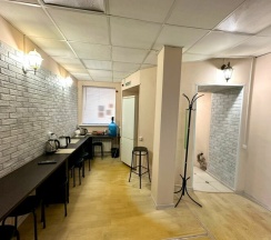 Общий 7-местный номер для мужчин и женщин с удобствами на этаже в Rest Home