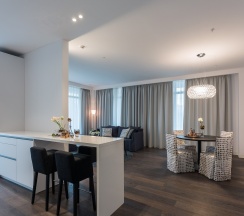 BUSINESS SUITE в Crystal House Suite Hotel&SPA