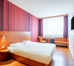 Двухместный номер Comfort двуспальная кровать в Leonardo Hotel Salzburg City Center