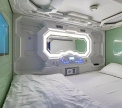 Одноместная капсула в Caps Lock hotel