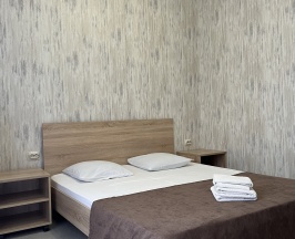 Номер улучшенный комфорт с 1 двуспальной кроватью в ЭльМар