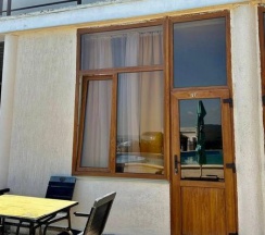 Трехместный номер с 3 односпальными кроватями с видом на бассейн в Морской клуб