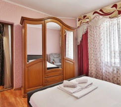 Семейный двухкомнатный номер с балконом в Черномор