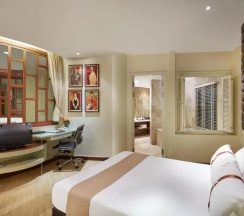 Одноместный люкс Ambassador с 2 комнатами в The Davis Bangkok Hotel