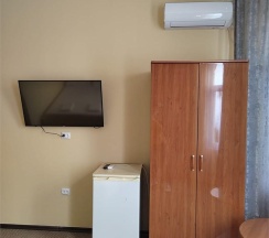 Номер стандарт с 1 односпальной и 1 двуспальной кроватью в Оптима