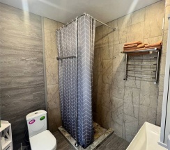 Двухместный номер категории "Полулюкс" с французским балконом, кровати спринг бокс (трансформируются в отдельные кровати). в Викинг