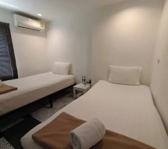 Трёхместный семейный номер Standard с видом на город в Chino Town at Yaowarat Phuket