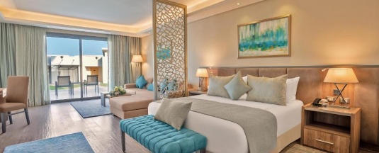 Двухместный люкс с видом на сад двуспальная кровать в Rixos Premium Magawish Suites and Villas