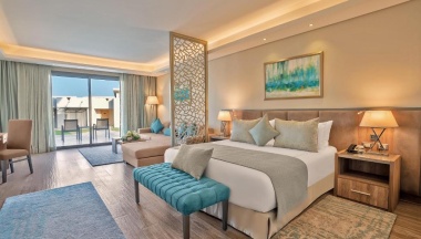 Двухместный люкс с видом на сад двуспальная кровать в Rixos Premium Magawish Suites and Villas