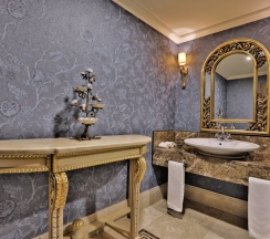 Двухместный люкс Executive с балконом и с красивым видом из окна двуспальная кровать в Rixos Almaty