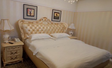 Номер стандарт улучшенный с 1 двуспальной кроватью Корпус Б в Золотой слон