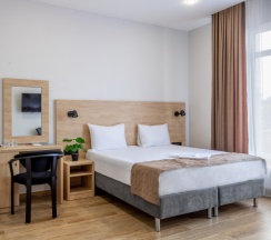 Люкс 101 102 203 204 303 304 в Grey`s hotel