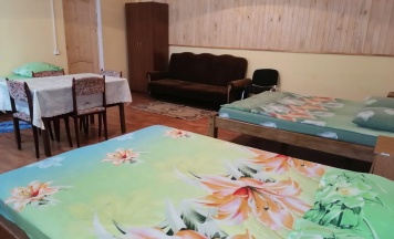 Кровать в 6-местном общем номере в Уют