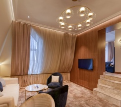 Двухместный люкс Leo с диваном двуспальная кровать в Hayasa Hotel Yerevan