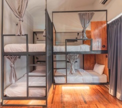Кровать в общем номере в 4Share Hostel - Adults Only