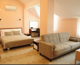 Джуниор сюит с широкой кроватью и   диваном в Озёрная