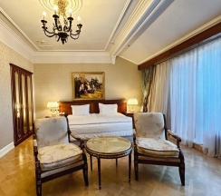 Улучшенный номер с видом на город в Taleon Imperial Hotel