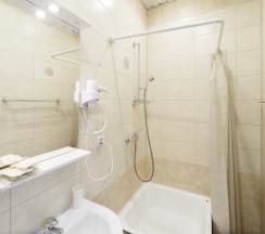 Двухместный номер Комфорт с двуспальной кроватью и балконом в Inn 6 line