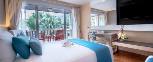 Трёхместный номер Deluxe с видом на бассейн в Phuket Graceland Resort And Spa