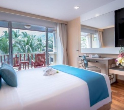Двухместный номер Deluxe с видом на бассейн двуспальная кровать в Phuket Graceland Resort And Spa