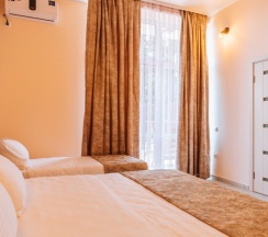 Трёхместный номер Standard с балконом в L-hotel