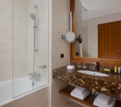 Бизнес Люкс с 1 кроватью «King size» с панорамным видом на театр в Grand Autograph Hotel Novosibirsk