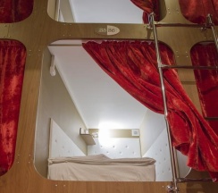 верхняя капсула в Nevsky Capsule Hotel