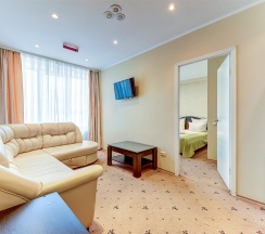 Люкс (двухкомнатный) в Турист