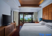 Номер Deluxe с видом на море в Renaissance Koh Samui Resort & Spa