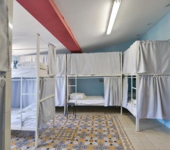Кровать в общем номере (женский номер) в Caravan Hostel Tel Aviv By Roger Age 18-45