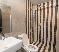 Двухместный номер Deluxe двуспальная кровать в The Arbern Hostel x Bistro