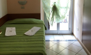Двухместный семейный номер Standard 2 отдельные кровати в Hotel Adelchi