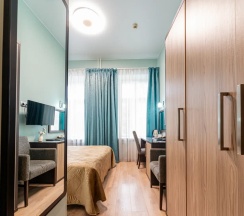 Просторный номер с кроватью King Size в Риволи́