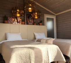 Коттедж c 1 комнатой с красивым видом из окна в Гостевой дом