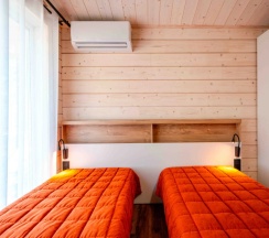 Четырёхместное шале с 2 комнатами с красивым видом из окна в Топорок