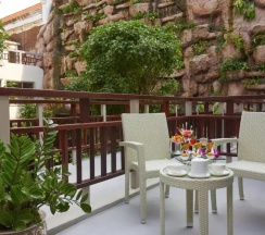 Четырёхместный семейный номер Sapphire с видом на город в The AGATE Pattaya Boutique Resort