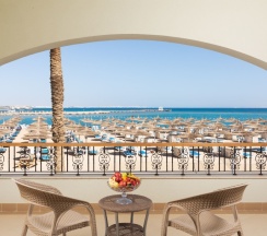 Двухместный люкс с видом на море двуспальная кровать в Pickalbatros Dana Beach Resort - Hurghada