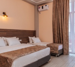 Трёхместный номер Standard с балконом в L-hotel