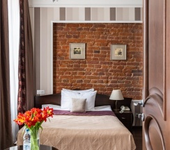 Одноместный улучшенный номер с балконом в Martin Hotel