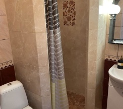 Шестиместный номер Economy с балконом и с красивым видом из окна в Дюна-центр